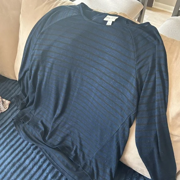 Top - Picture 4 of 5